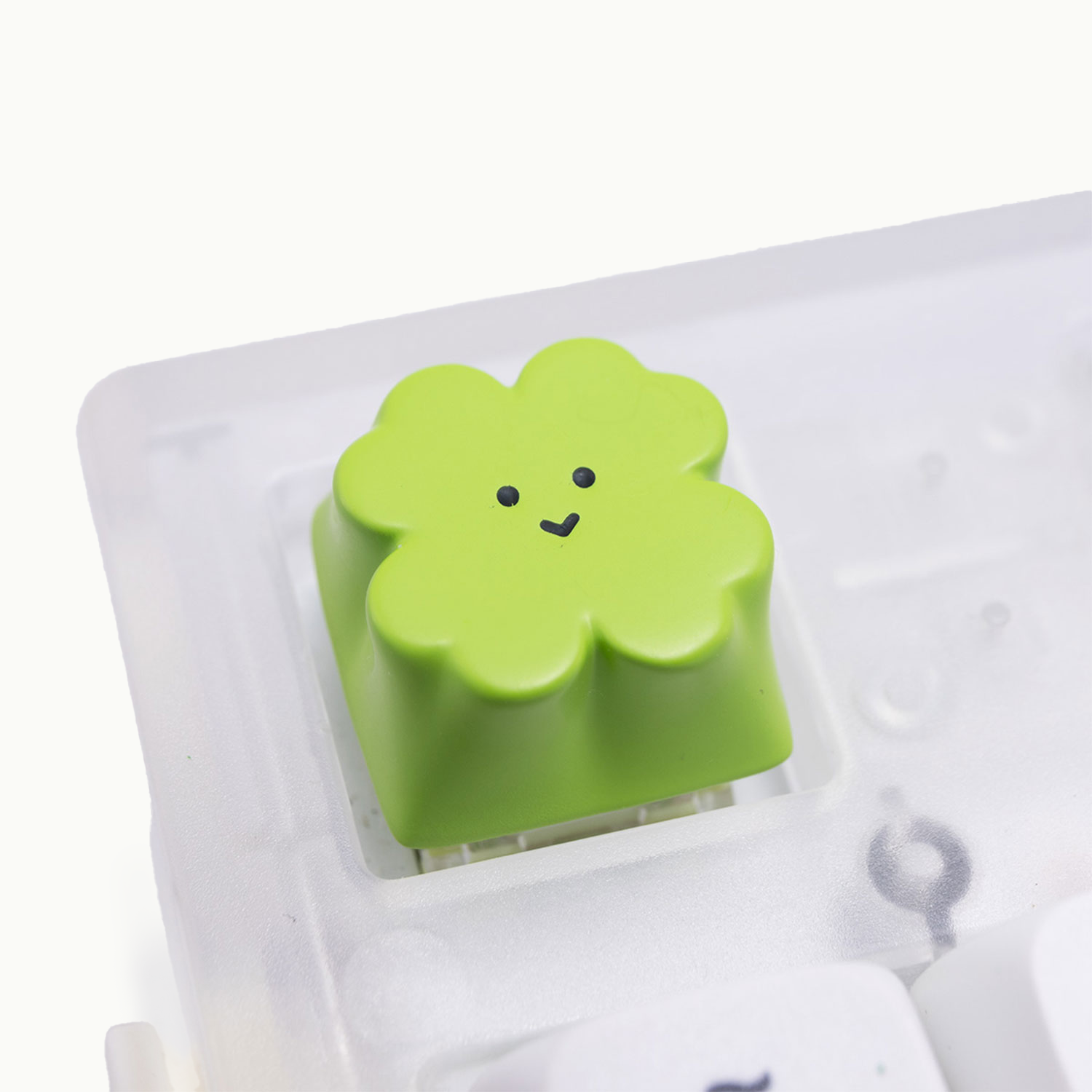 可爱的绿色四叶草手工键帽，带来好运，清新风格